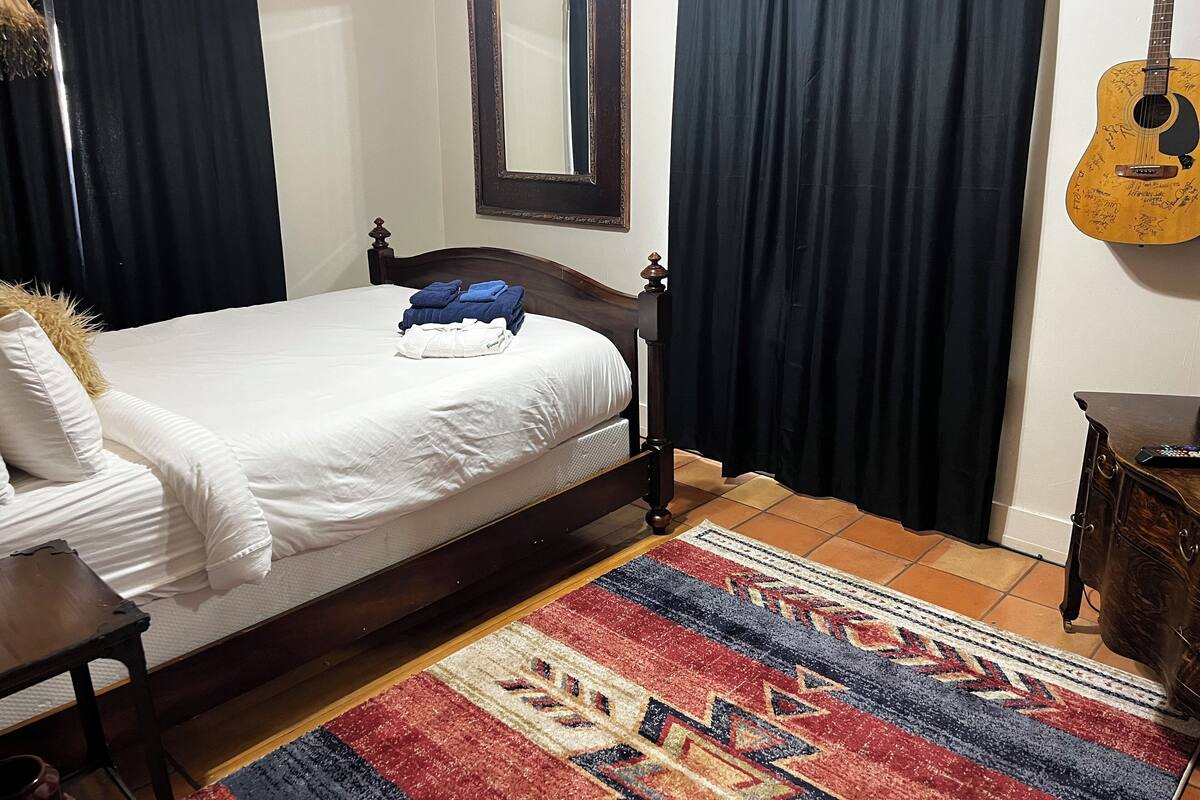 Studiosuite – comfort | Sengetøy av topp kvalitet, senger med overmadrass og strykejern/-brett