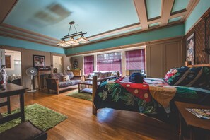 Design Suite | Living area | 36-inch Smart TV with digital channels, TV, Netflix - Greenway Manor (Bisbee)