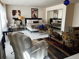 Cabana design, vista para a montanha | Área de estar | Smart TV 36 polegadas com canais digitais, TV, Netflix