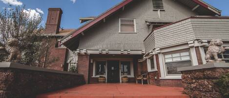 Façana frontal de l'allotjament