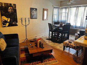 Deluxe Studio Suite, 1 Bedroom | Premium bedding, pillowtop beds, individually decorated - Greenway Manor (Bisbee)