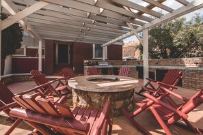 BBQ/picnic area - Greenway Manor (Bisbee)