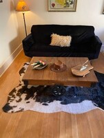 Suíte estúdio conforto | Sala de estar | Smart TV 36 polegadas com canais digitais, TV, Netflix