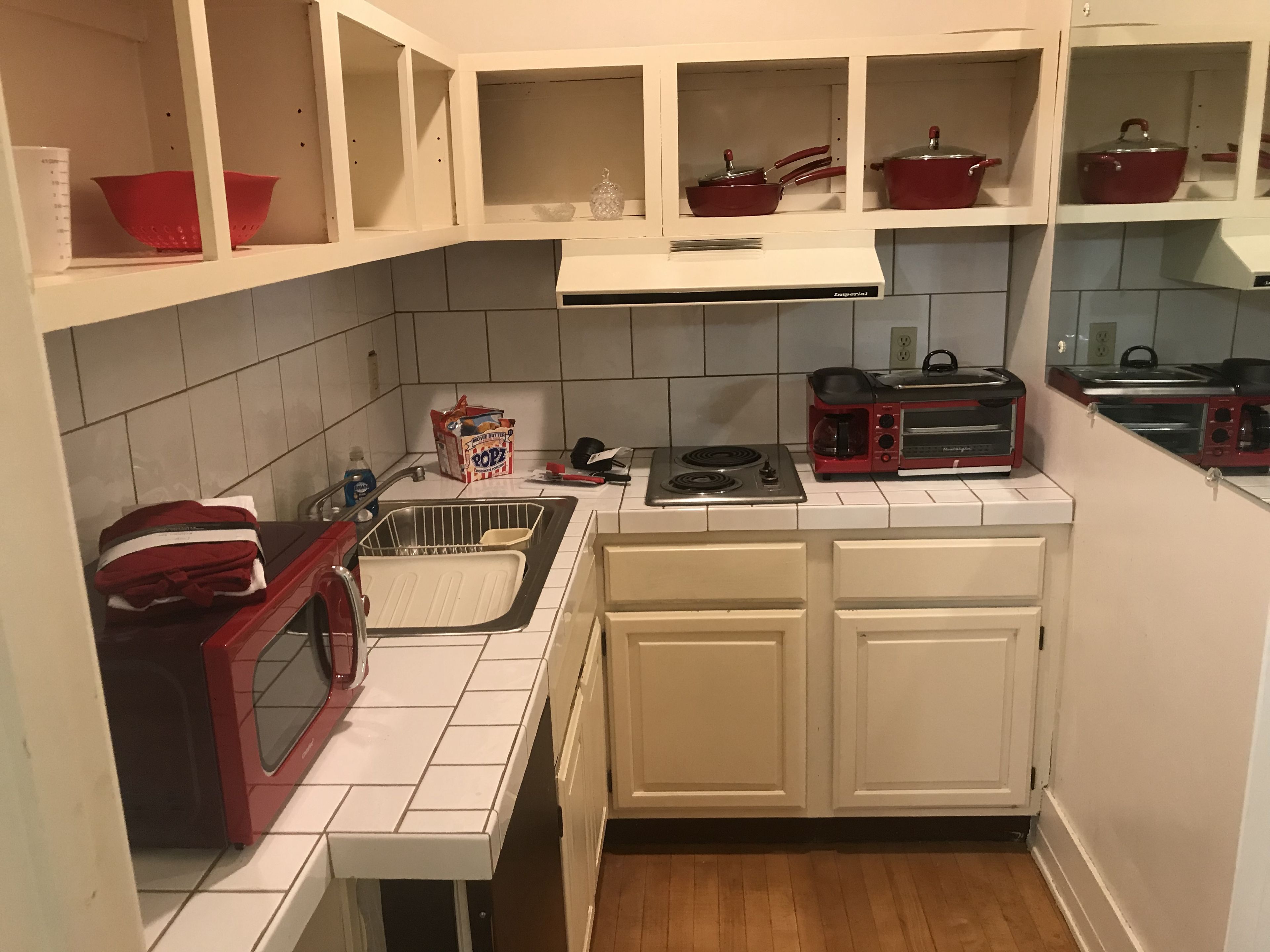 Suite estudio Deluxe, 1 habitación | Cocina privada | Cafetera y tetera, refrigerador, microondas y utensilios de cocina 