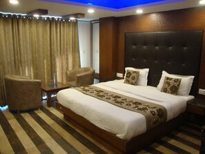 Superior Double Room | Soundproofing, rollaway beds, free WiFi, bed sheets - Hotel Hamers International (Dehradun)