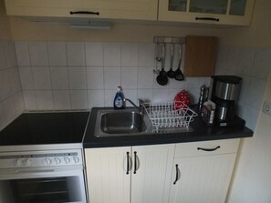 Toetasjesleilighet | Eget kjøkken | Kjøleskap, ovn, kokeplater og vannkoker