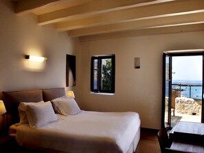 Superior Double Room | Desk, soundproofing, bed sheets - Pirgos Mavromichali (East Mani)