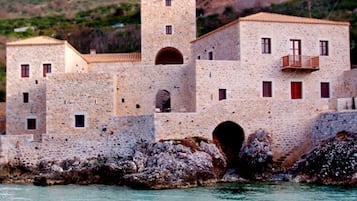 Vista frontal de la propiedad