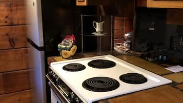 浪漫小屋 | 私人廚房 | 電冰箱、微波爐、烤箱、爐台