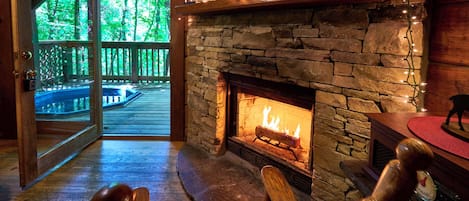 Chalet rustique pour lune de miel | Décor unique, ameublement unique, literie fournie