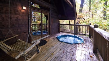 Romanttinen mökki | Yksilöllisesti sisustettu, yksilöllisesti kalustettu, vuodevaatteet