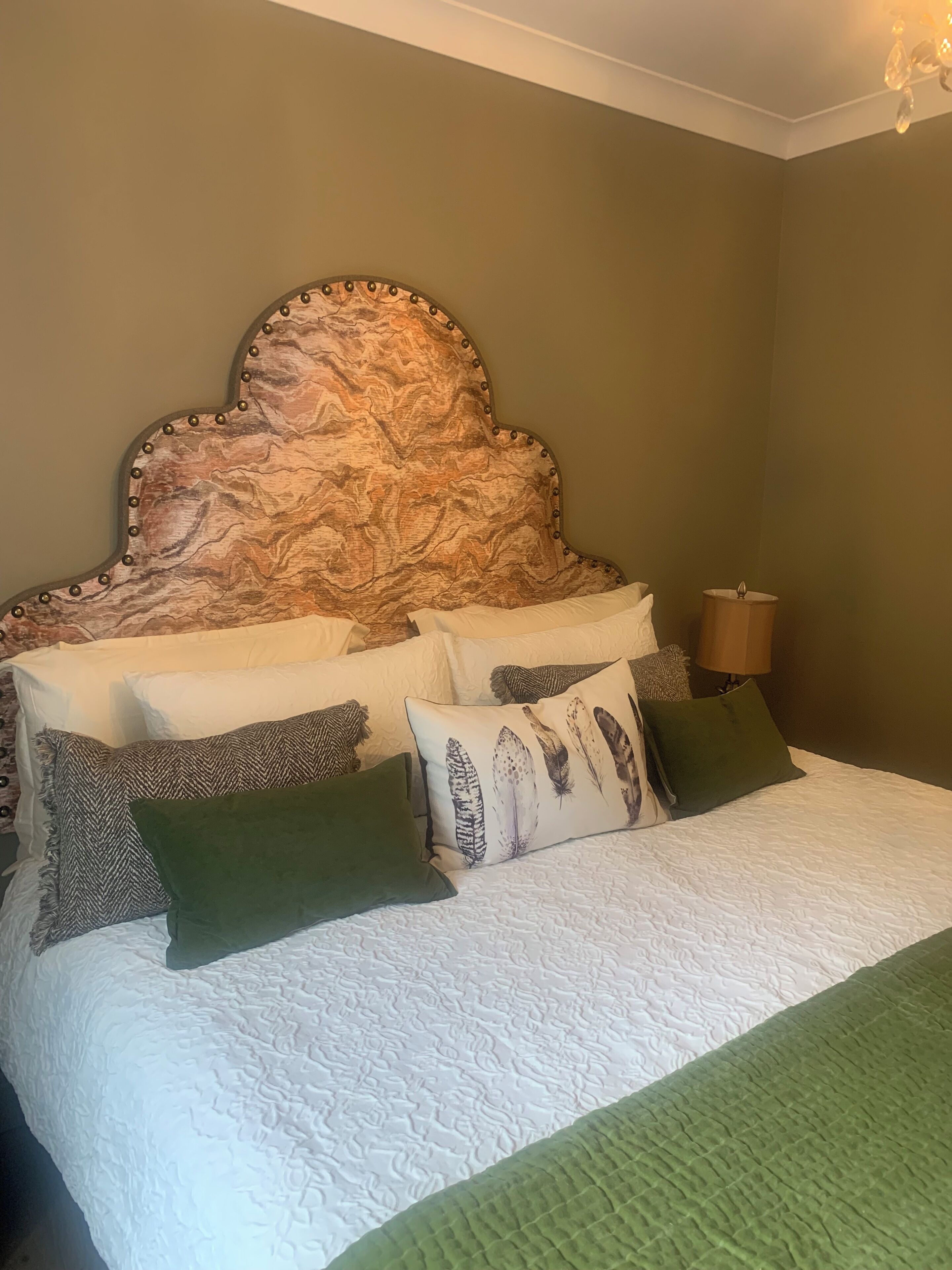 ملاءات من القطن المصري وأغطية فراش متميزة وألحفة محشوة بالريش