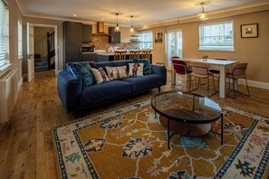 Cottage | Private kitchen | Oven, stovetop, dishwasher, coffee/tea maker - Boyne View House (Trim)