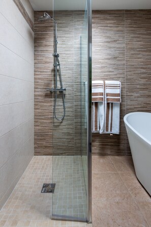 Deluxe Cottage | Bathroom