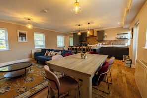 Deluxe Cottage | Living area