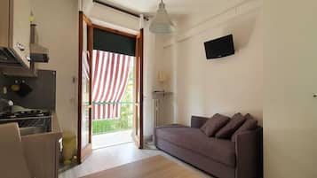 Estudio familiar | Sala de estar | Televisión de pantalla plana de 28 pulgadas con canales digitales