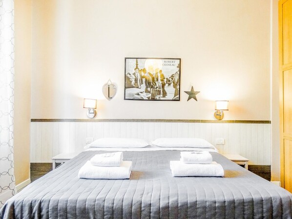 Comfort Room, Multiple Bedrooms, Private Bathroom, Courtyard View | Memory-foam beds, individually decorated, individually furnished, desk - Il Giglio Guest House (Florence)