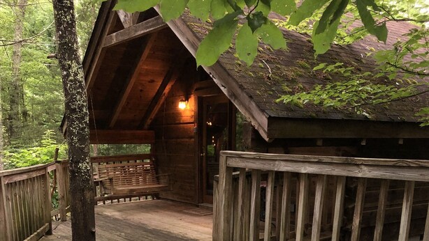 Lady Slipper | Private spa tub - Gatlinburg Mountain Magic Hot Tub Cabins (Sevierville)