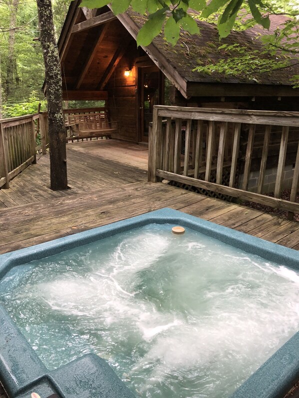 Private spa tub - Gatlinburg Mountain Magic Hot Tub Cabins (Sevierville)