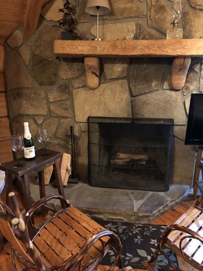 Interior detail - Gatlinburg Mountain Magic Hot Tub Cabins (Sevierville)