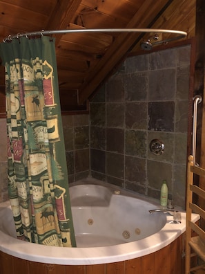 Cabaña | Decoración personalizada, muebles diferentes y ropa de cama