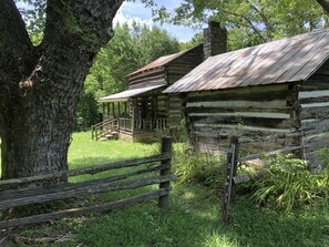 Decoración personalizada, muebles diferentes y ropa de cama