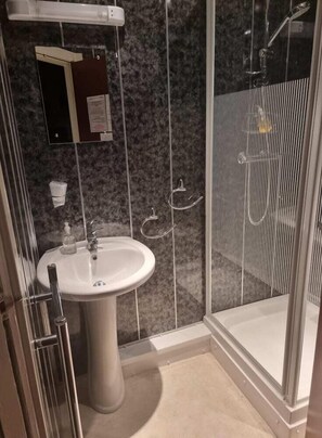 Double Room, Ground Floor | Iron/ironing board - Thornhill Blackpool (Blackpool)