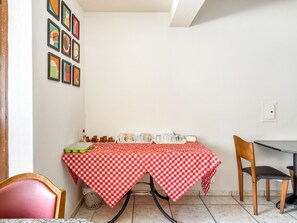 Lunch and dinner served