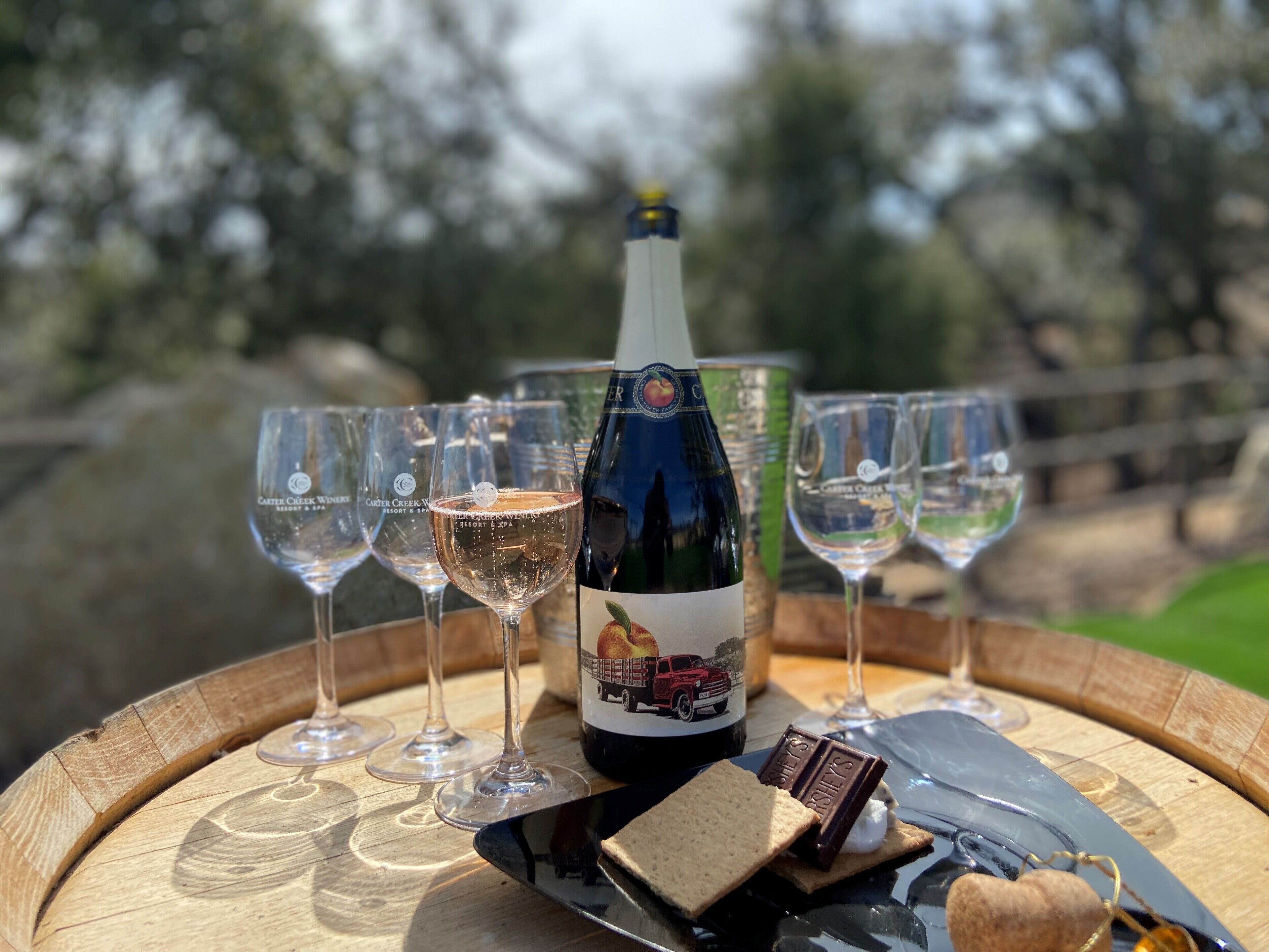 dinner and brunch served, garden views