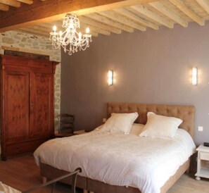 5 makuuhuonetta, silitysrauta/-lauta, Wi-Fi, vuodevaatteet