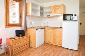 Fridge, microwave, dishwasher, coffee/tea maker