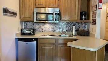Fridge, microwave, stovetop, coffee/tea maker
