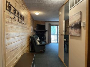 TV, fireplace, offices