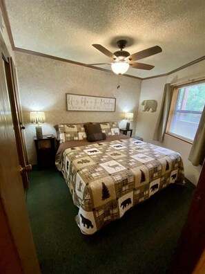 1 bedroom, WiFi, bed sheets - Bluebird Day 228 (Ruidoso)