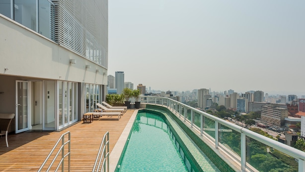 Outdoor pool, open 8:00 AM to 10:00 PM, pool loungers - Residencial Be Paulista (São Paulo)