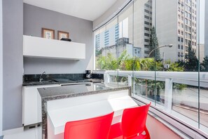 Quarto quádruplo standard | Opções para refeição no quarto