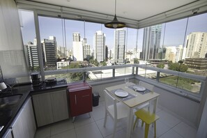 Habitación superior con 2 camas individuales | Vista a la ciudad