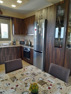 Luxe villa, 2 slaapkamers, privézwembad | Privékeuken | Een koelkast/vriezer, een magnetron, een oven, een kookplaat