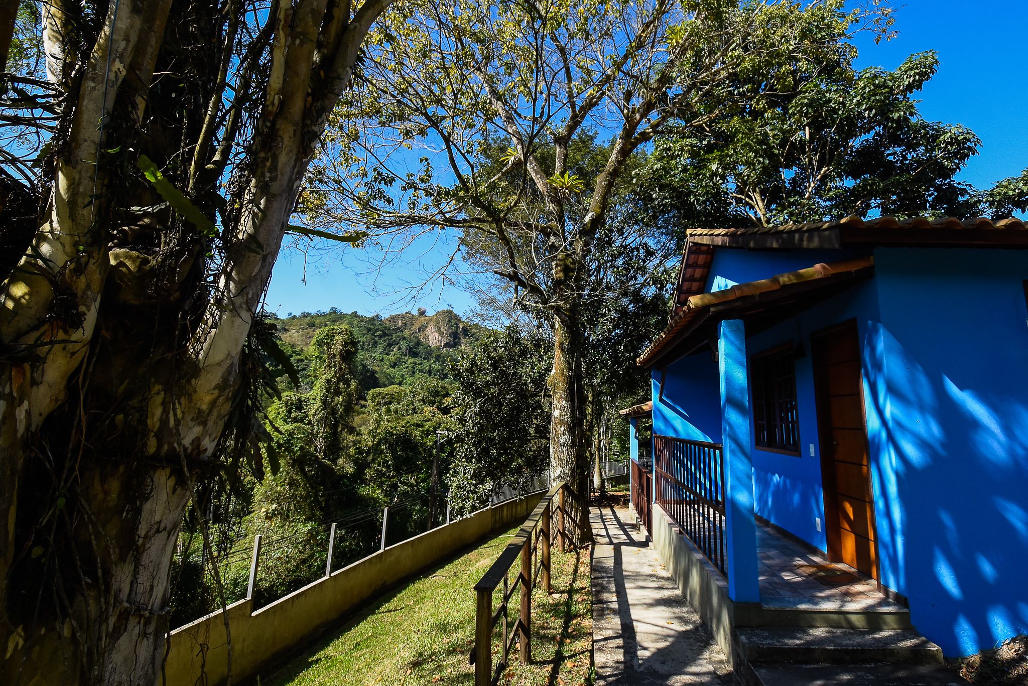 Quarto Duplo Com Varanda | Espaço de trabalho para notebook, Wi-Fi de cortesia, roupa de cama