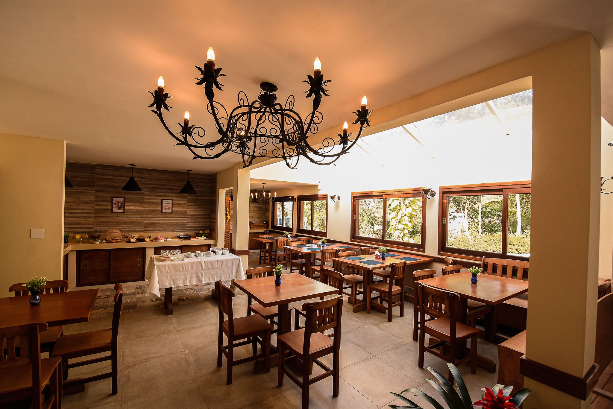 Free daily buffet breakfast