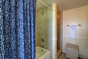 Studio - flera sängar (Estero Bay View Studio Apatment) | Badrum | Hårtork