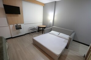 Desk, laptop workspace, iron/ironing board, free WiFi - SP Stays Vila Olímpia (São Paulo)