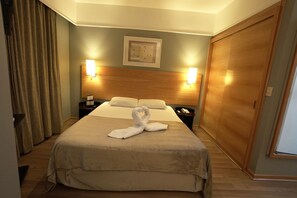 In-room safe, desk, laptop workspace, free WiFi