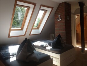 2 Schlafzimmer, Schreibtisch, Reisekinderbett, kostenloses WLAN