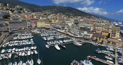T2 Saint Angelo rénové au pied de la Citadelle