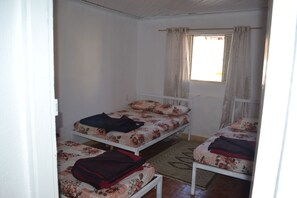 Casa básica | 2 habitaciones, wifi gratis y ropa de cama