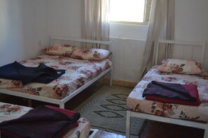 Casa básica | 2 habitaciones, wifi gratis y ropa de cama