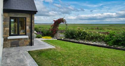 Das Bootshaus: Seafront Modern Home