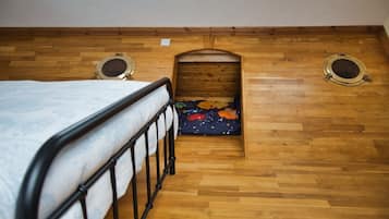 7 quartos, ferros/tábuas de passar roupa, berço de viagem