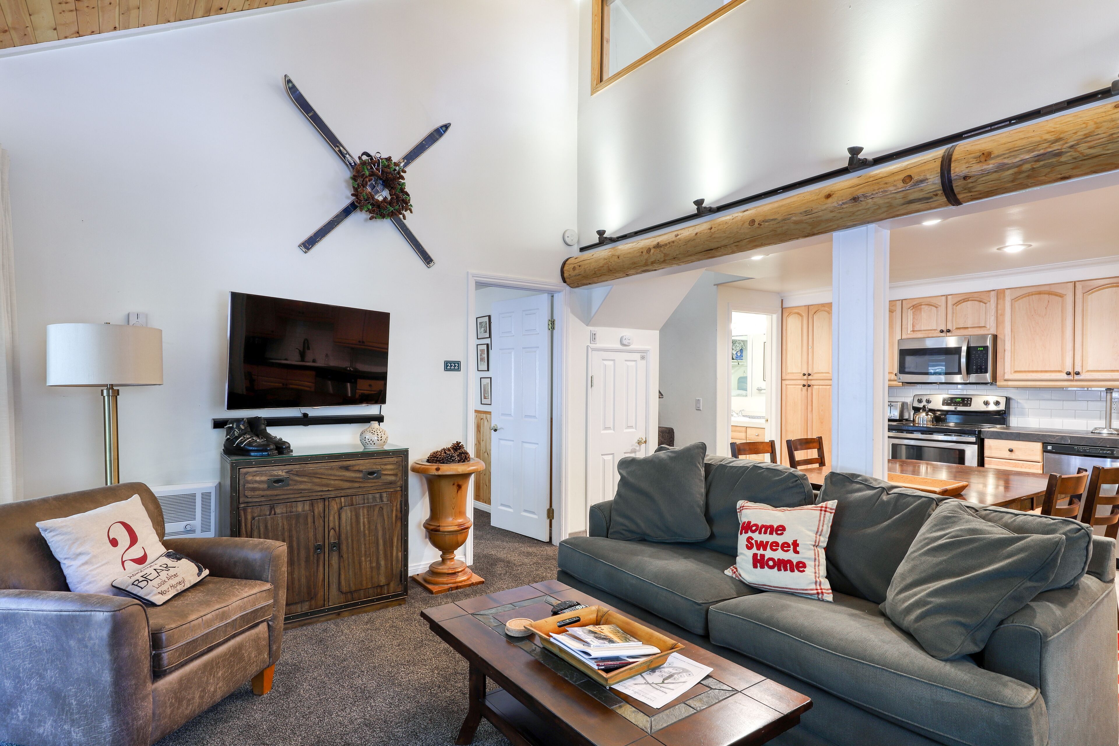 Condo near slopes w/ a shared pool, hot tub, and sauna on-site